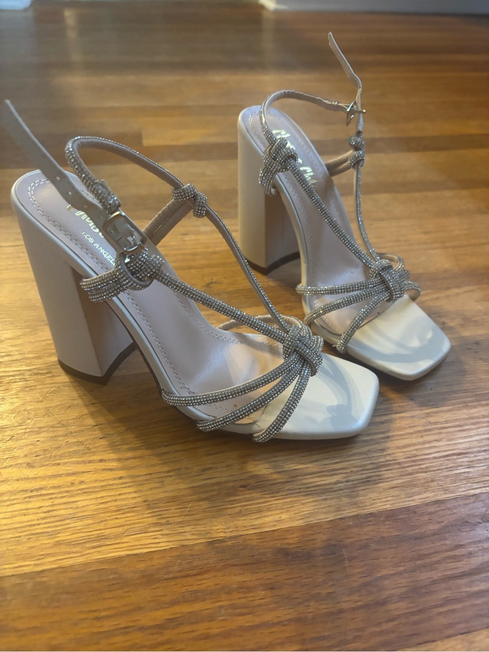 Chase and Chloe nude Strappy Knot Sandals size 6